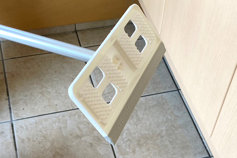 柄部分からクリーナーを外した画像