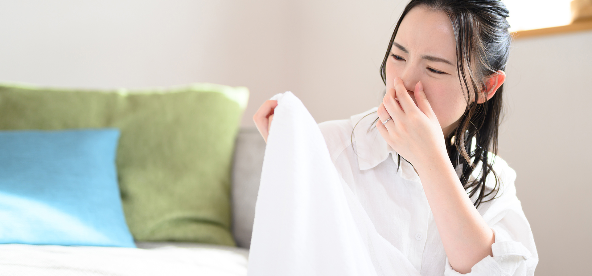 洗濯後の乾いた洗濯物が臭う