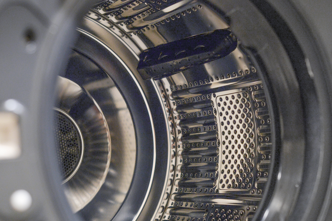 キレイになったドラム式洗濯機の洗濯槽