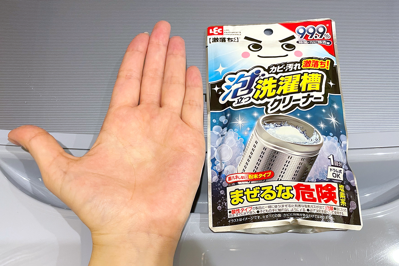 槽洗浄後のゴミフィルターには数本の髪の毛とゴミが少しだけ入っていた